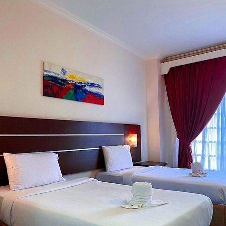 Bella Vista Express Hotel Pantai Cenang  Ngoại thất bức ảnh