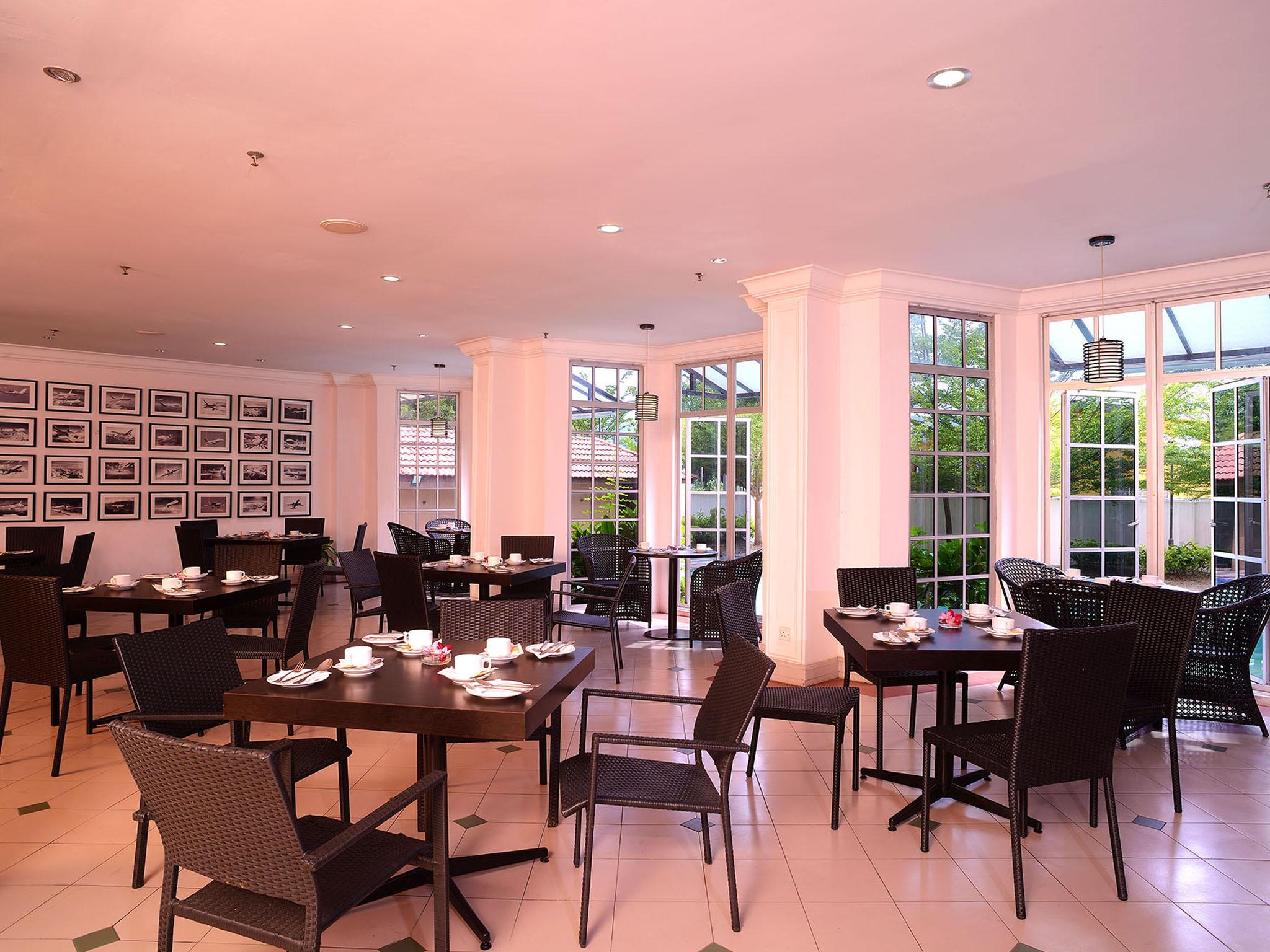 Bella Vista Express Hotel Pantai Cenang  Ngoại thất bức ảnh