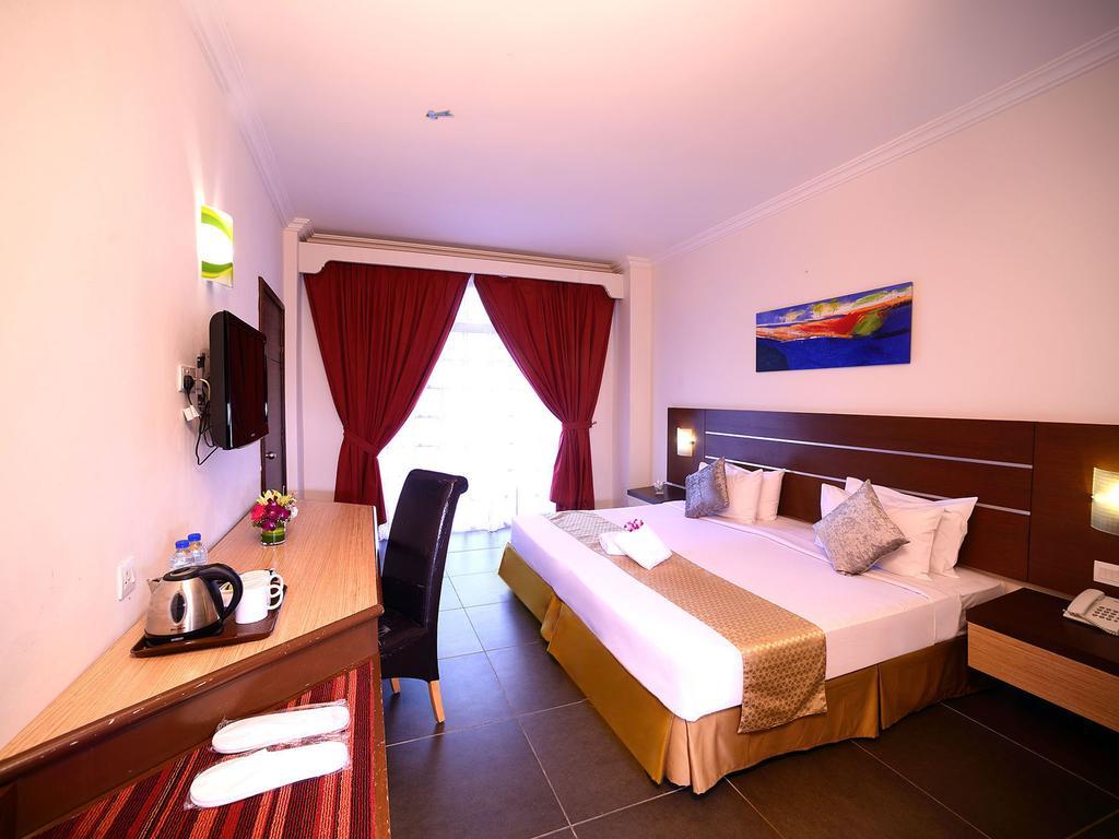 Bella Vista Express Hotel Pantai Cenang  Ngoại thất bức ảnh